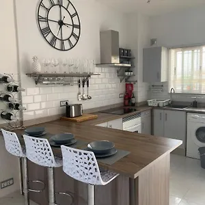 Apartamento Tres Hermanos - Spacious Modern 2 Bedroom, Nerja